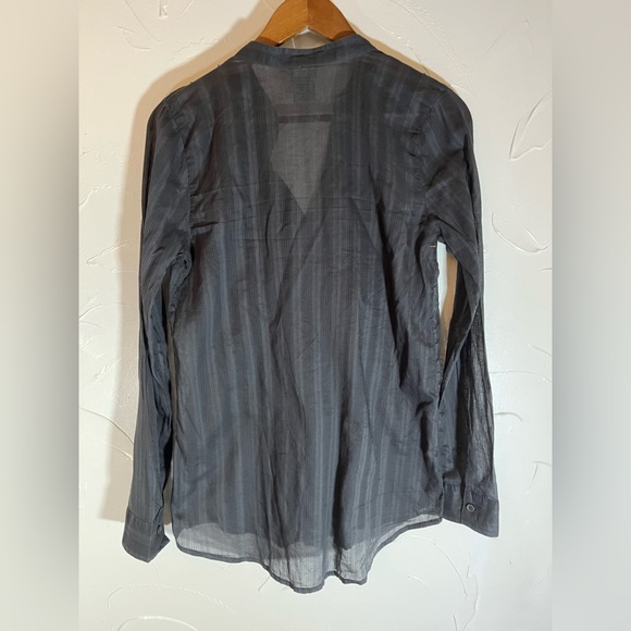 DayTrip Semi Sheer Gray Button Down Blouse SZ L - Picture 3 of 10